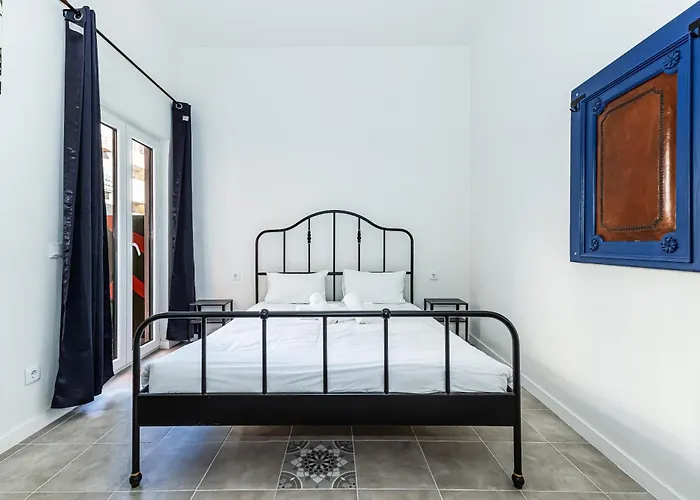 Arbutus Bed And Bar